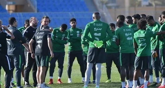 " بيتزي " يجتمع مع الجاسم والخيبري في معسكر الأخضر