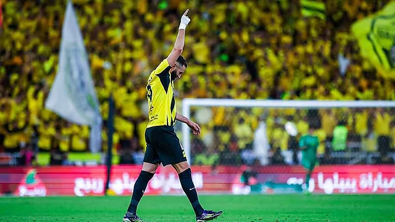 صحيفة إسبانية : الاتحاد فريق بطل يفوز بوجود بنزيما وعدم وجوده