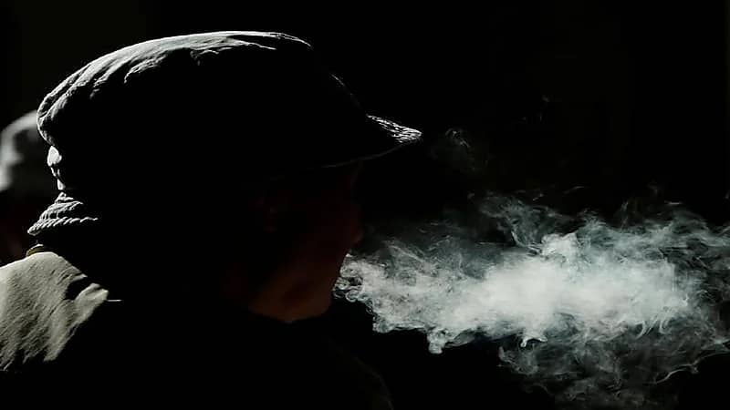 دراسة طبية: المدخنين أكثر عرضة بالزهايمر والخرف مقارنة بغيرهم
