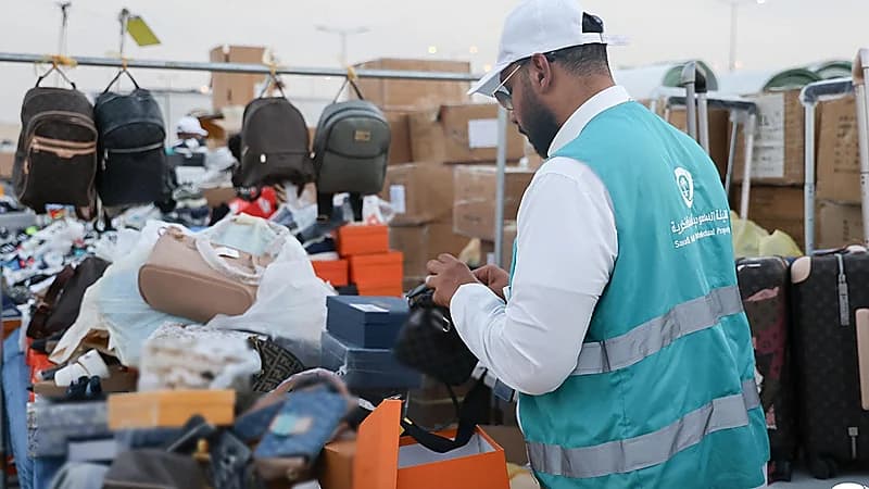 ضبط 900 منتج مخالف لأنظمة الملكية الفكرية في موقع حراج بن قاسم