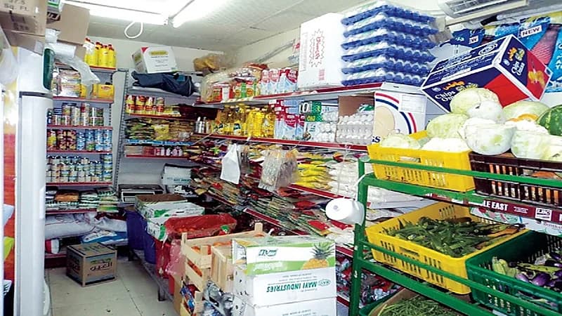 مستثمرون يطالبون بإيجاد آليات رقابية كافية تضمن الالتزام بضوابط البقالات