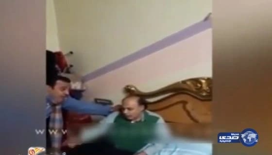 بالفيديو.. القصة الكاملة لإستدراج مصري لخليجي لقضاء سهرة مع زوجته وإبتزازه بتصويره عارياً