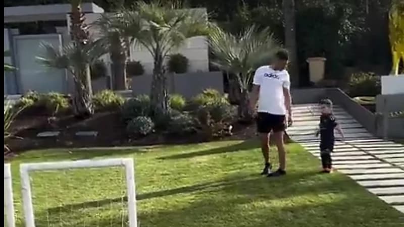 كاسيميرو وابنه يحتفلون على طريقة رونالدو .. فيديو