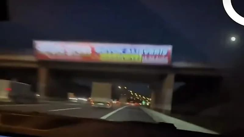 سائق يتعرض لحادث مروري بسبب انشغاله بتصوير سرعة سيارته