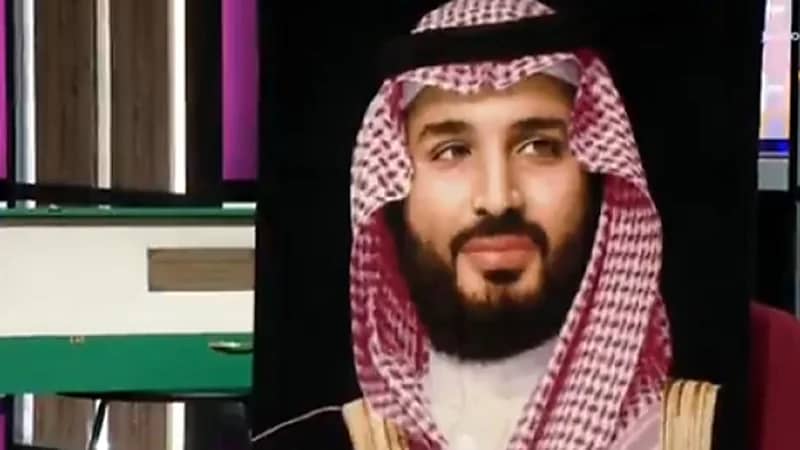 بالفيديو .. شاب بحريني يحيك صورة ولي العهد على سجادة حرير