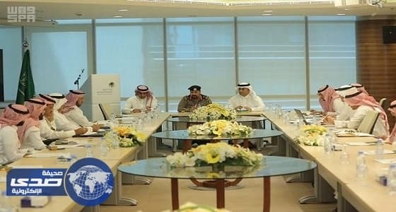 العمل والأمن العام تبحثان مع شركات الاستقدام دورها في حملة " وطن بلا مخالف "