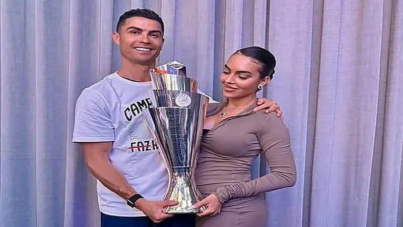رونالدو يحتفل مع جورجينا بلقب دوري الأمم الأوروبية