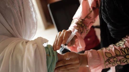 أوروبا تجيز إعطاء جرعة ثالثة من لقاح فايزر للبالغين