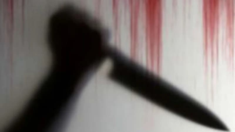 شاب يصيب عاملاً بطعنة بسبب خلافات مالية