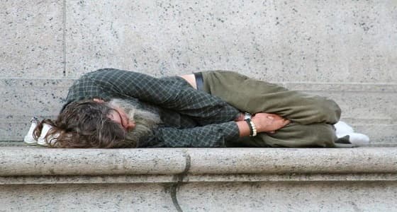 سفاح يصطاد المشردين أثناء نومهم بالشوارع ليلا