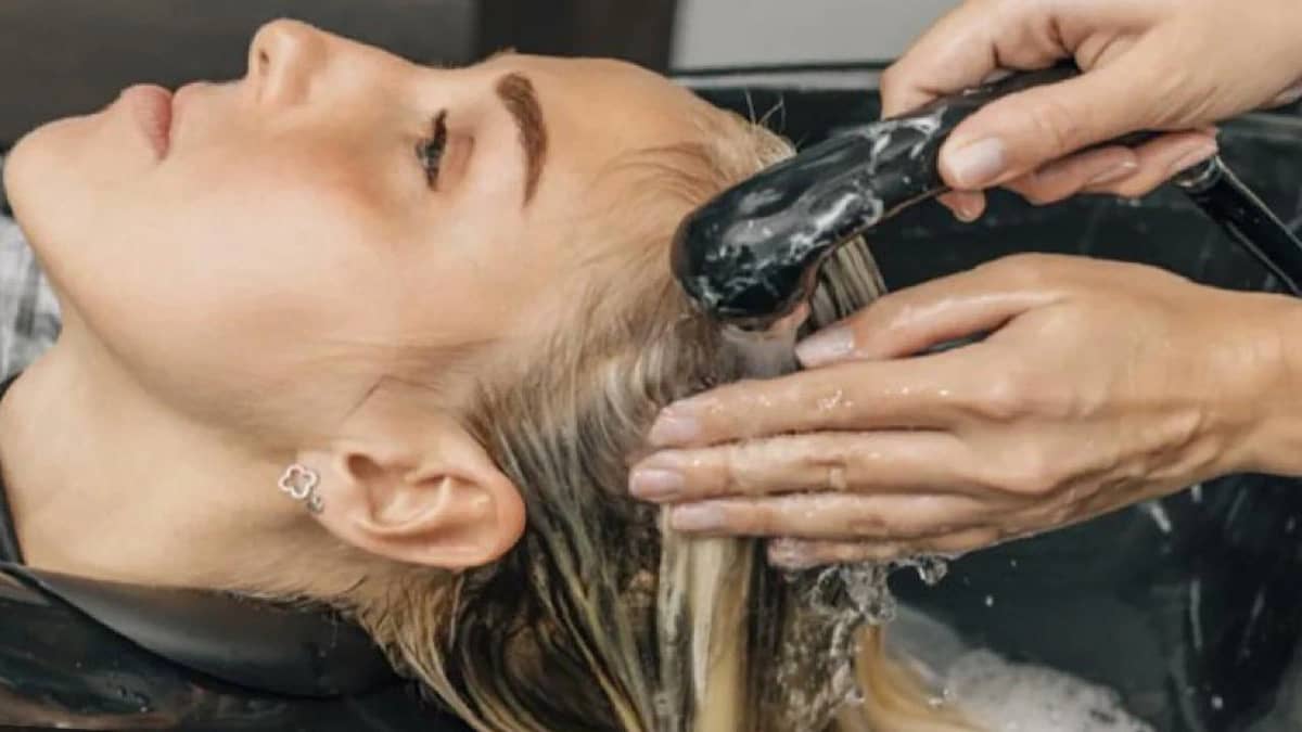 غسل الشعر بصالون التجميل يزيد من خطر الإصابة بالسكتة الدماغية