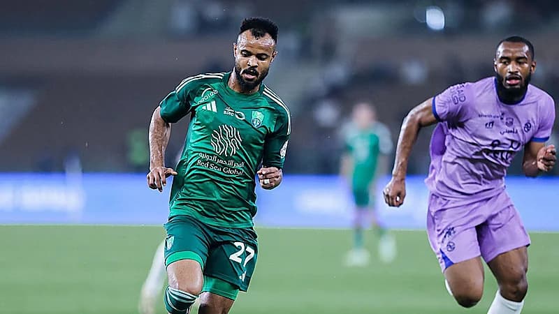 الأهلي يقترب من تجديد عقود ثنائي الفريق