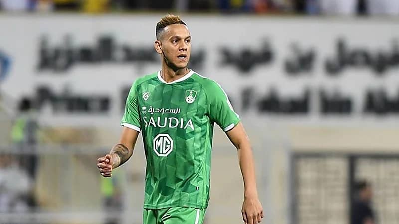 الفيفا تلزم الأهلي بسداد 4.8 مليون يورو لـ "دي سوزا"