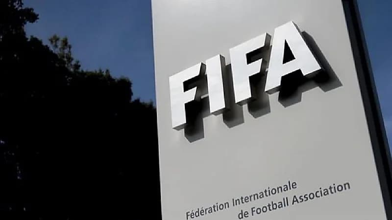 "فيفا" يعدِّل لوائح الدوري الأوكراني والروسي