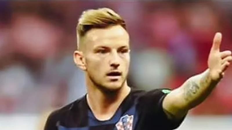 راكيتيتش يصدم زملائه لاعبي كرواتيا الحاليين بصورة مثيرة للجدل