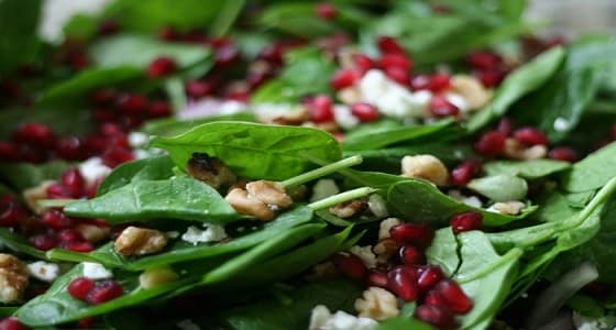 من ضمنها الرمان والسبانخ..أطعمة تقي من انسداد الشرايين