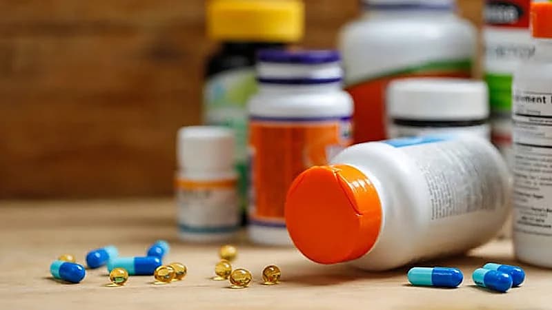 خبيرة تغذية: الإفراط في تناول الفيتامينات يمكن أن يؤدي إلى تكوّن الحصى في الكلى