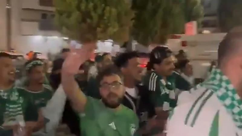 لحظة دخول جمهور الأهلي لمقر النادي للاحتفال بالتتويج .. فيديو