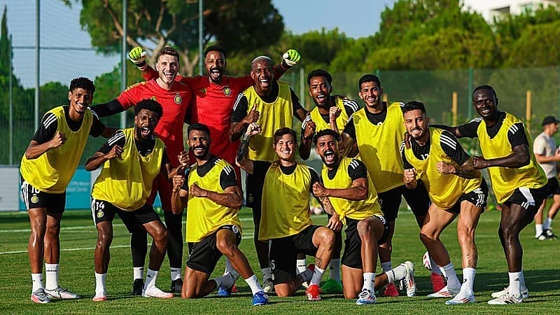 النصر يتجه الى التعاقد مع قلب مدافع أجنبي