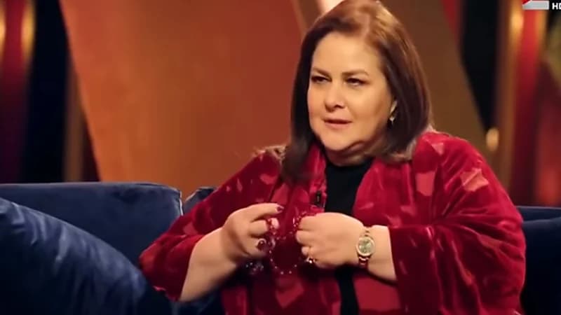 بالفيديو.. سر سبحة حمراء لم تتركها دلال عبدالعزيز من يدها