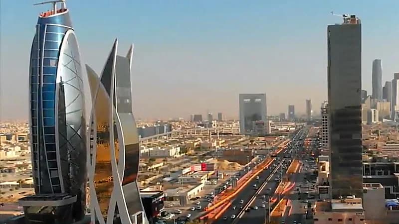 المغلوث: الإقامة المميزة ستفتح الأبواب لكل من يشكِّل قيمة مضافة للاقتصاد الوطني .. فيديو