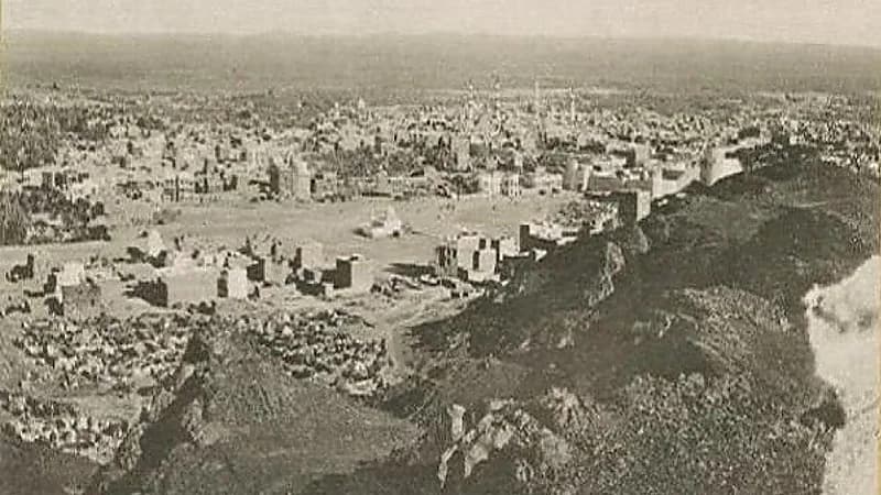 صورة تاريخية قديمة تظهر كيف كانت المدينة المنورة قبل 110 عامًا