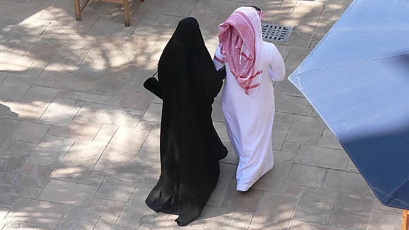 صاحب مكتب للزواج: وقعت حالات ابتزاز لشخصيات اعتبارية بسبب زواج المسيار .. فيديو