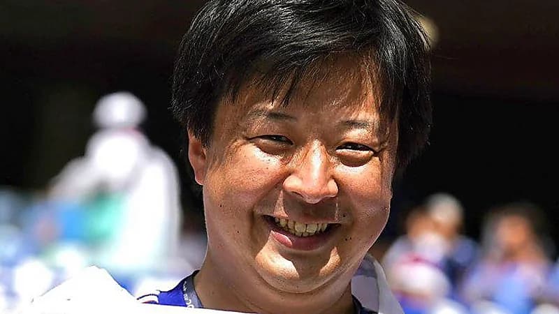 مشجع ياباني يقدم شكره لزوجته على منحه إجازة طالبًا إمدادها