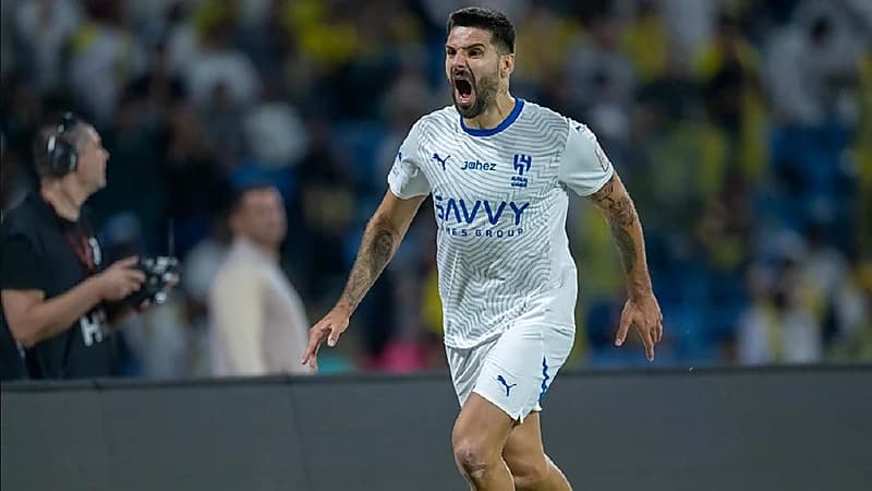 ميلان ينافس فنربخشة على ضم ميتروفيتش