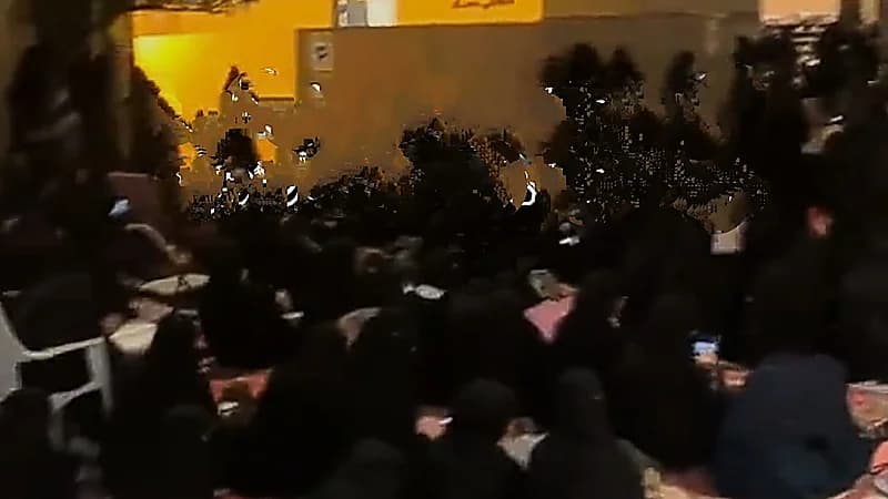 منازل الأهالي تحتضن المصلين في ليالي القيام بعد امتلاء المساجد .. فيديو