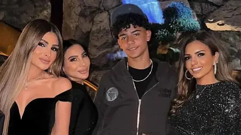 ظهور مثير لكريستيانو جونيور برفقة فتاتين.. فيديو