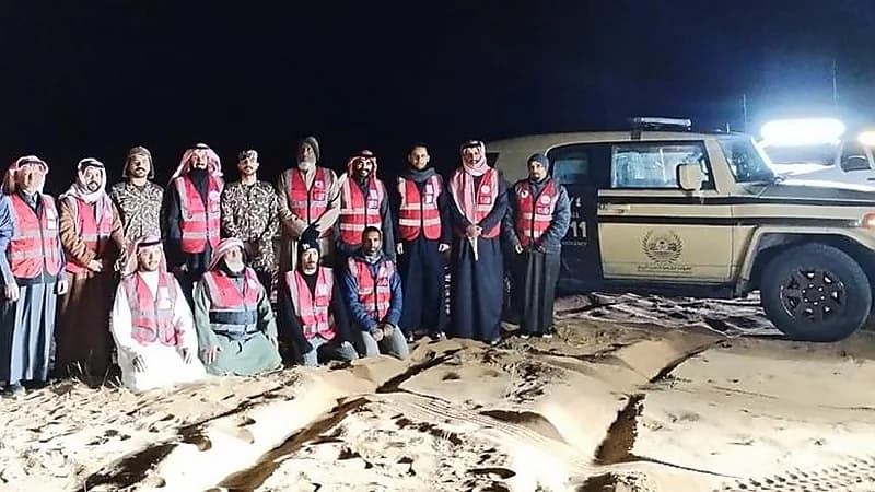 لحظة العثور على مفقود في منطقة الدهناء ..فيديو