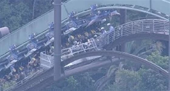 بالفيديو.. عطل فني في لعبة ملاهي مخيفة يترك الركاب مقلوبون رأسا على عقب