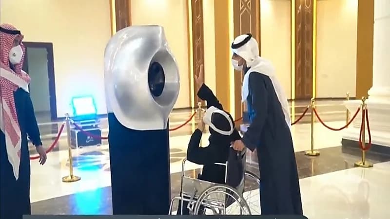 شاهد.. محاكاة ملامسة الحجر الأسود افتراضيًا بتقنية الـ VR بالقصيم