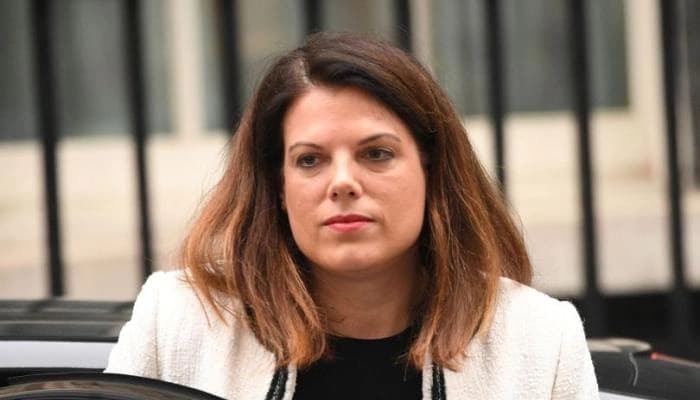 إغلاق مكتب وزيرة بريطانية بعد العثور على مادة " مشبوهة "