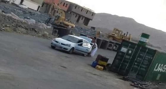 بالفيديو.. بعدما شكت في حركتهم.. مواطنة توثق عملية سرقة بالطائف