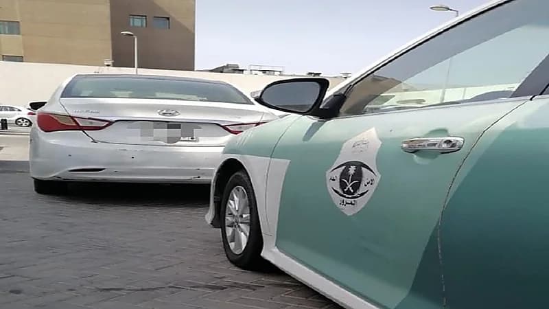 ضبط قائد مركبة قطع الإشارة عمدًا في جدة