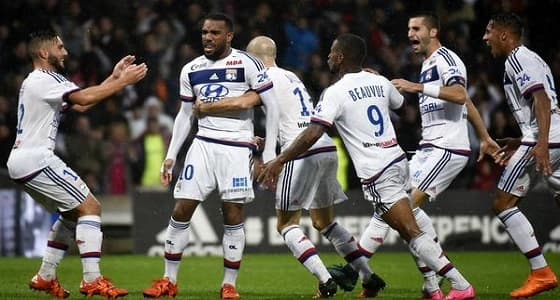 ليون يهزم فياريال بثلاثية