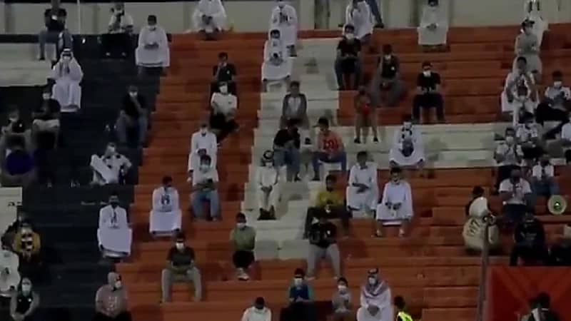 بالفيديو.. جماهير الشباب والعين يحيون أبطال الأمن والصحة بتصفيق حار