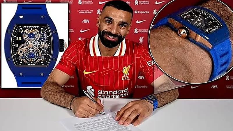 سعر خيالي لساعة محمد صلاح أثناء تجديد عقده مع ليفربول