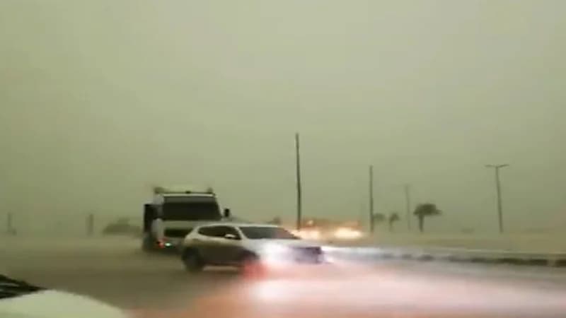 شاهد.. لحظة هطول أمطار غزيرة في أبوعريش