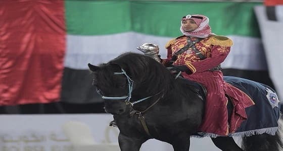 بالفيديو.. خيالة يدخلون كأس الخليج إلى أرض الملعب