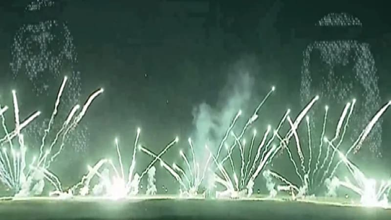 بالفيديو .. صورة خادم الحرمين الشريفين وولي العهد تزينان سماء الرياض