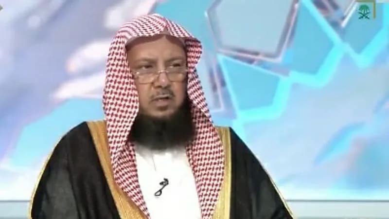 بالفيديو.. حكم من أفطر في رمضان بالمطار ورأى الشمس بعد إقلاع الطائرة به