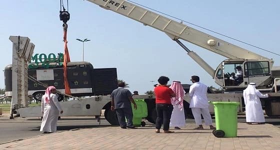 بالصور.. سحب عربات " الفود ترك " من الواجهة البحرية بالكورنيش