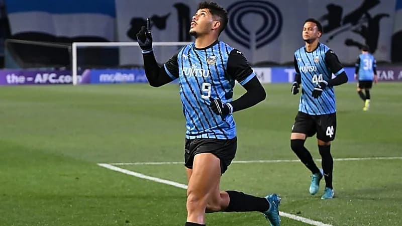 كاوازاكي الياباني يفوز على سنترال كوست بثنائية