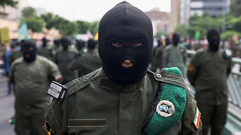 فتاة إيرانية تكشف تفاصيل تعرضها لإغتصاب جماعي على أيدي عناصر الباسيج