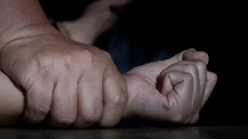 السجن 5 سنوات لشاب اغتصب قاصر واستغلها جنسيًا بشكل متكرر