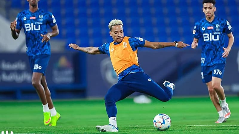 الهلال يستعد لمواجهة الوحدة و رامون دياز يجتمع بلاعبيه
