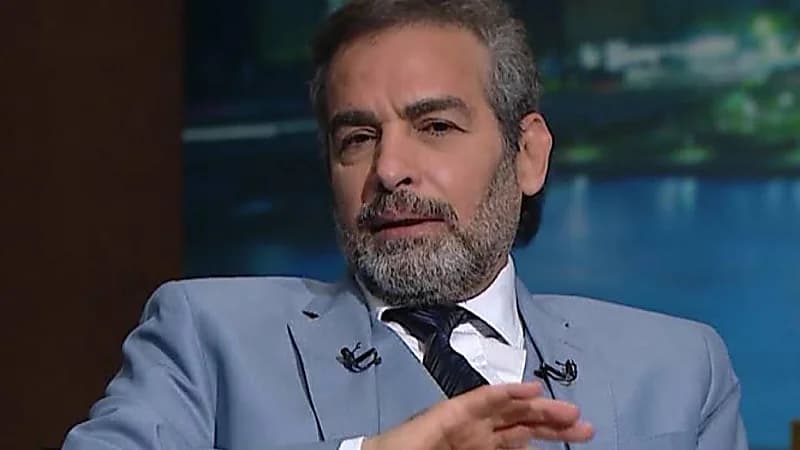 الفنان أحمد عبد العزيز يرفض مصافحة شاب ويثير الجدل.. فيديو